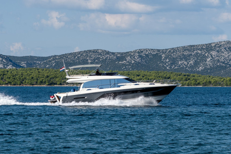 590 2020 57' 2" PRESTIGE