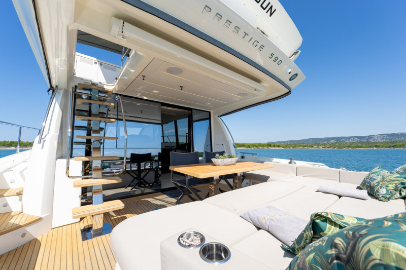 590 2020 57' 2" PRESTIGE