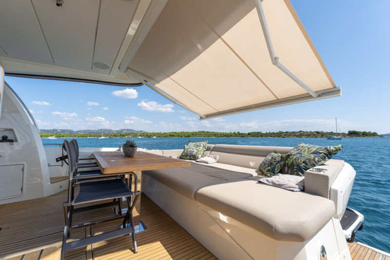 590 2020 57' 2" PRESTIGE