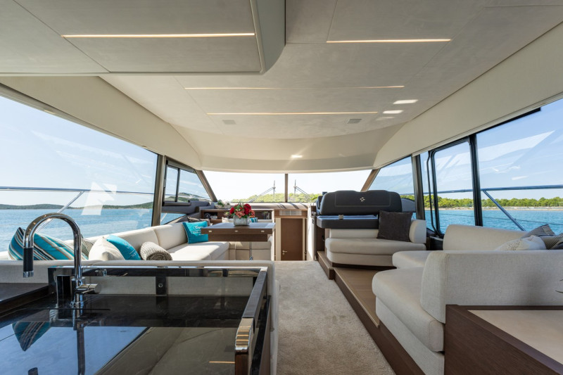 590 2020 57' 2" PRESTIGE