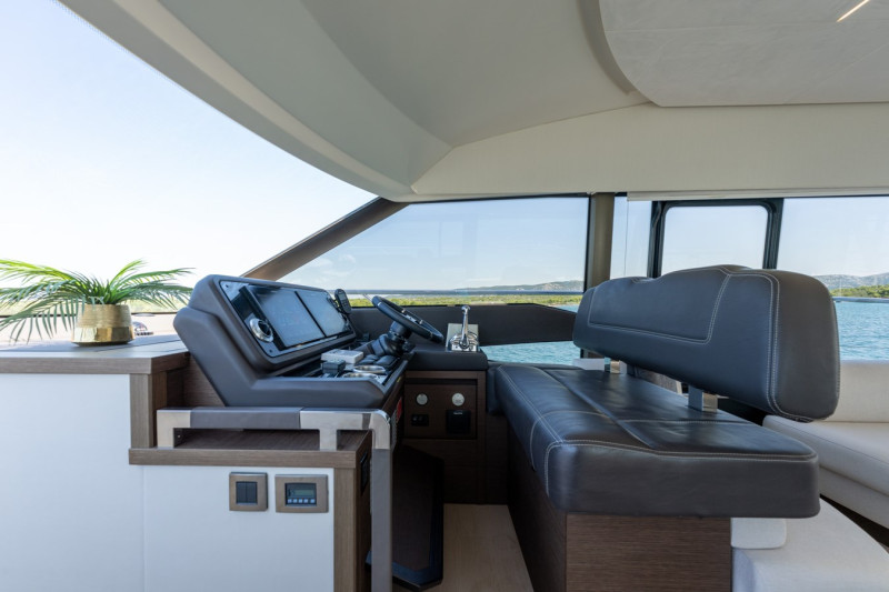 590 2020 57' 2" PRESTIGE