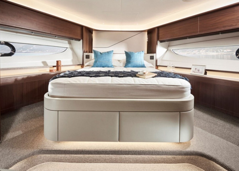S78 2021 80' 11" PRINCESS YACHTS