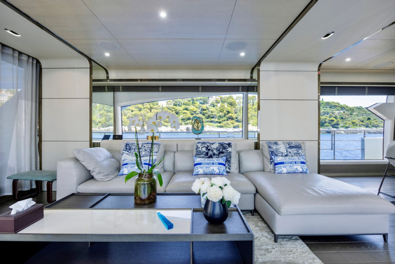 95 RPH 2017 93' 11" AZIMUT YACHTS