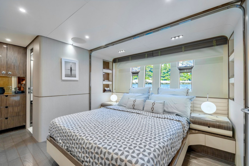 95 RPH 2017 93' 11" AZIMUT YACHTS