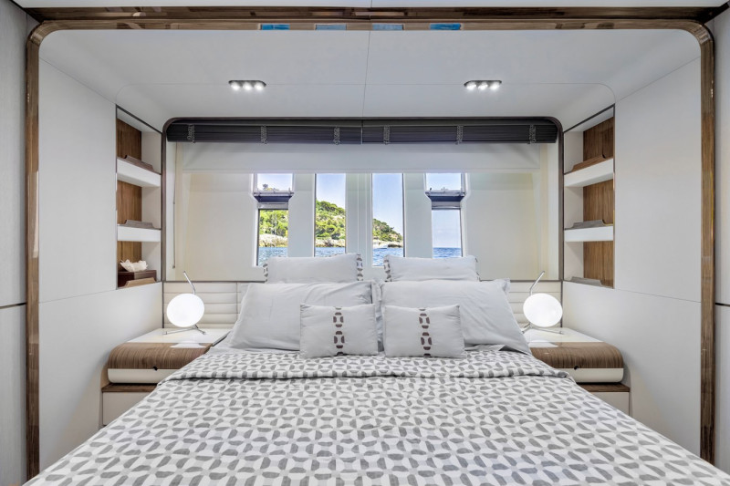 95 RPH 2017 93' 11" AZIMUT YACHTS