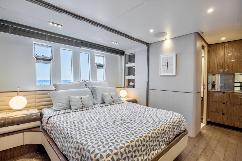 95 RPH 2017 93' 11" AZIMUT YACHTS