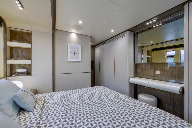 95 RPH 2017 93' 11" AZIMUT YACHTS