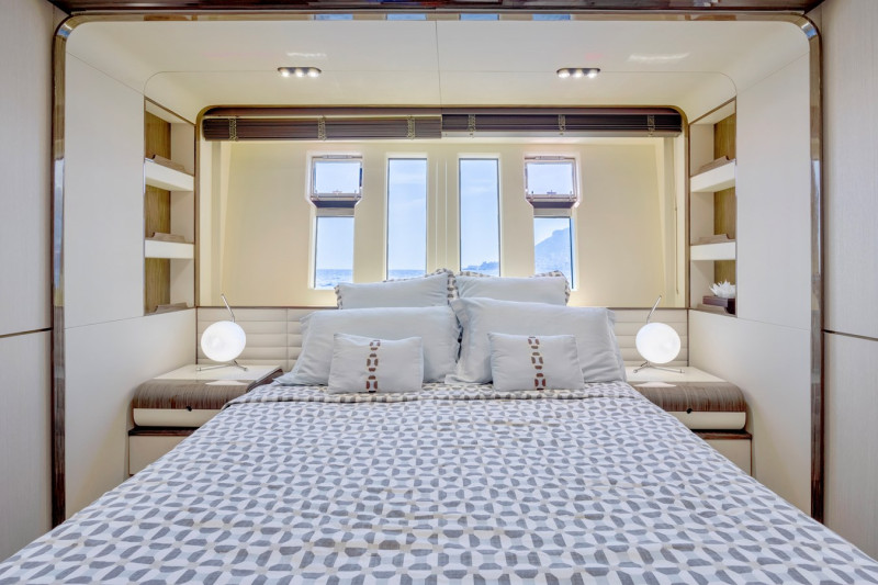 95 RPH 2017 93' 11" AZIMUT YACHTS