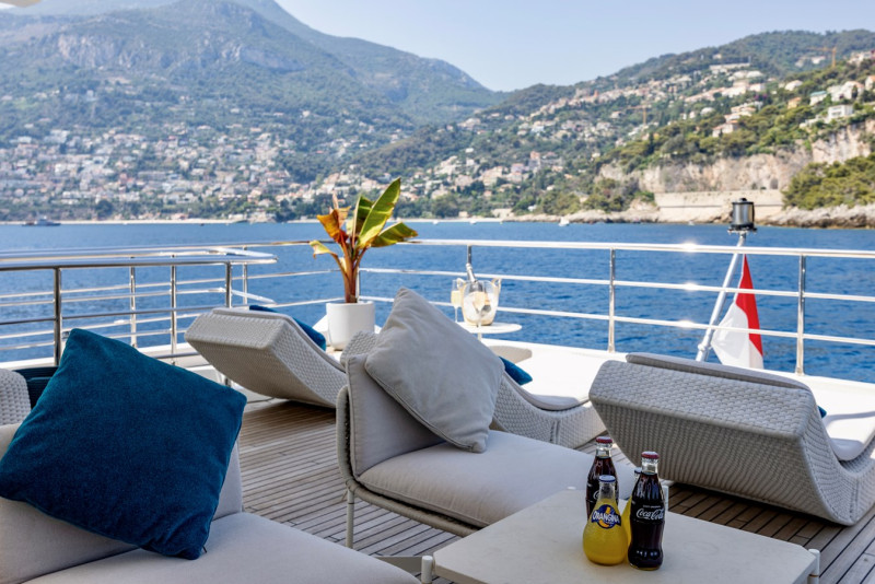 95 RPH 2017 93' 11" AZIMUT YACHTS