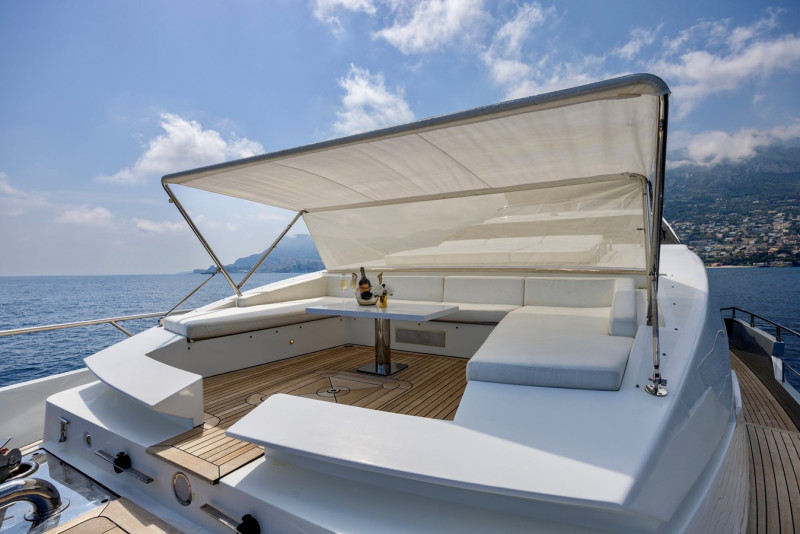 95 RPH 2017 93' 11" AZIMUT YACHTS