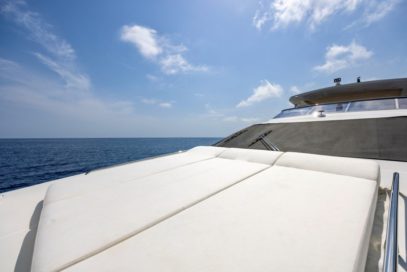 95 RPH 2017 93' 11" AZIMUT YACHTS