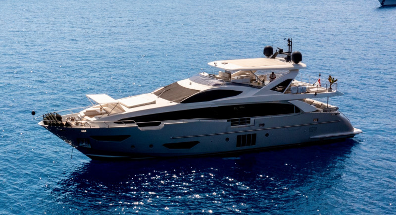 95 RPH 2017 93' 11" AZIMUT YACHTS