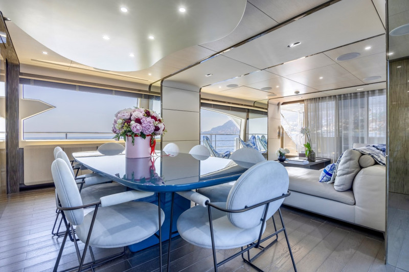 95 RPH 2017 93' 11" AZIMUT YACHTS