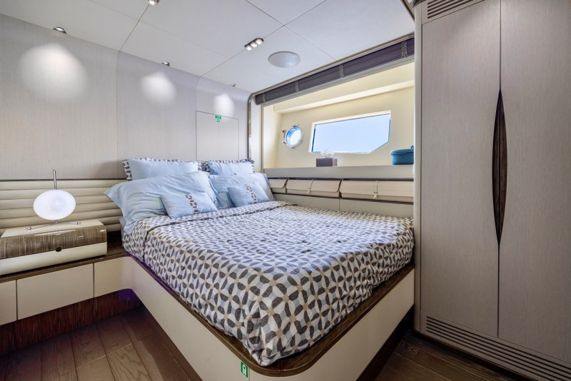 95 RPH 2017 93' 11" AZIMUT YACHTS