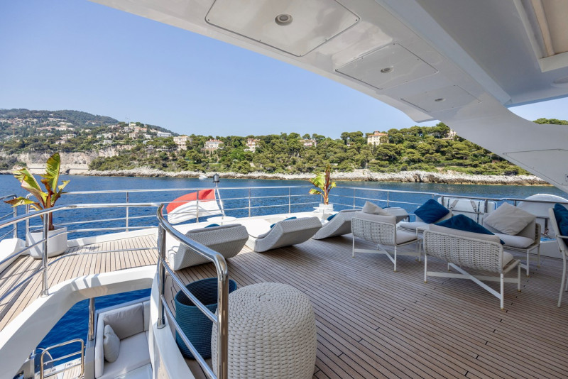 95 RPH 2017 93' 11" AZIMUT YACHTS