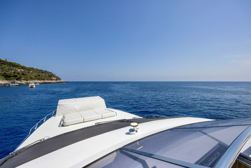 95 RPH 2017 93' 11" AZIMUT YACHTS