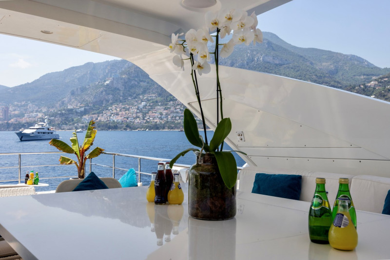 95 RPH 2017 93' 11" AZIMUT YACHTS