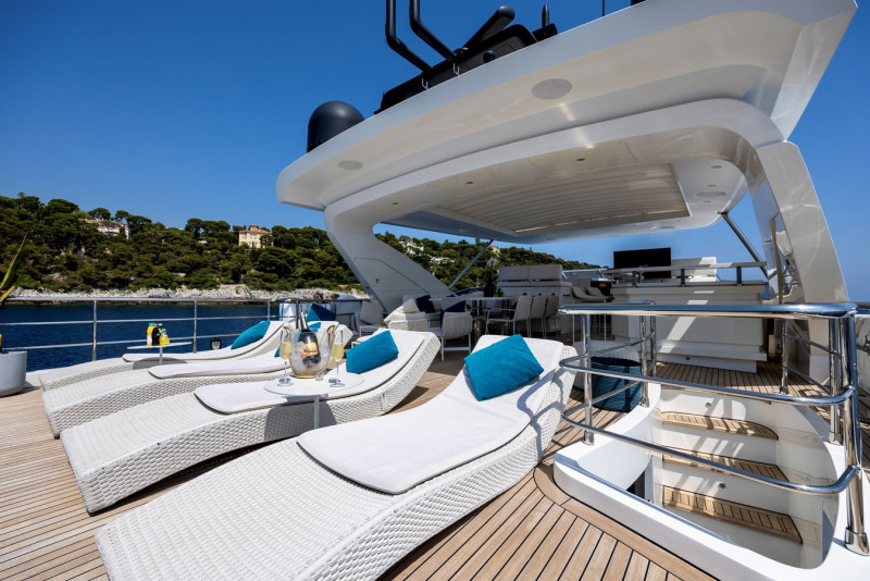 95 RPH 2017 93' 11" AZIMUT YACHTS