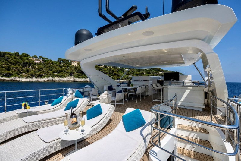 95 RPH 2017 93' 11" AZIMUT YACHTS