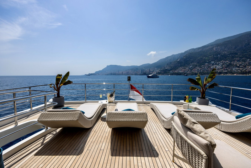 95 RPH 2017 93' 11" AZIMUT YACHTS