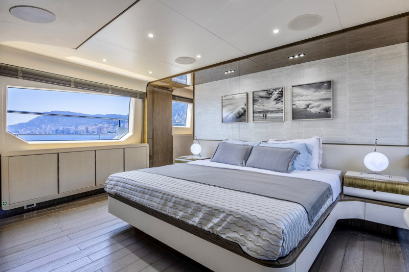 95 RPH 2017 93' 11" AZIMUT YACHTS