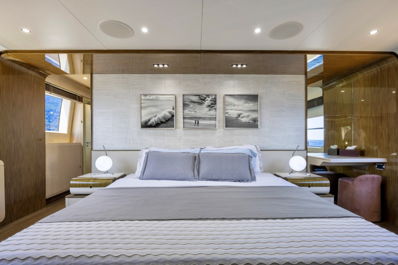 95 RPH 2017 93' 11" AZIMUT YACHTS