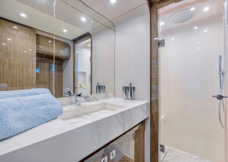 95 RPH 2017 93' 11" AZIMUT YACHTS