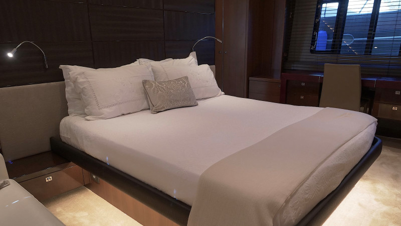 V72 2011 68' 0" PRINCESS YACHTS