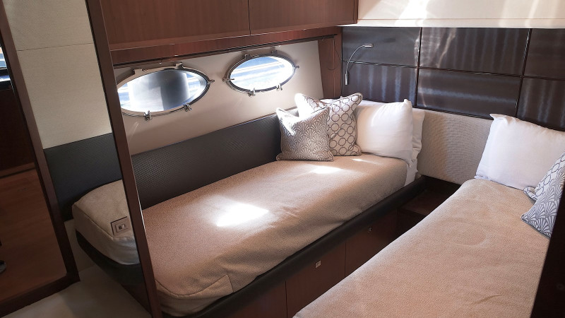 V72 2011 68' 0" PRINCESS YACHTS