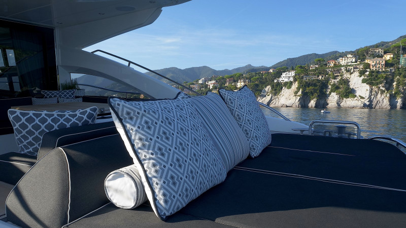 V72 2011 68' 0" PRINCESS YACHTS