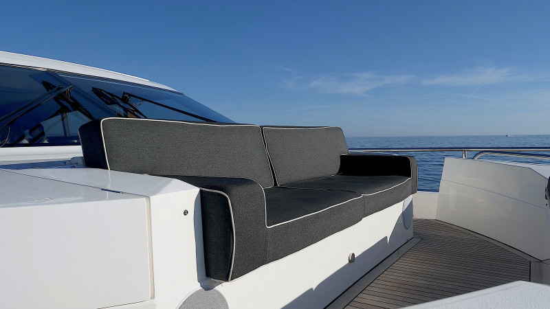 V72 2011 68' 0" PRINCESS YACHTS