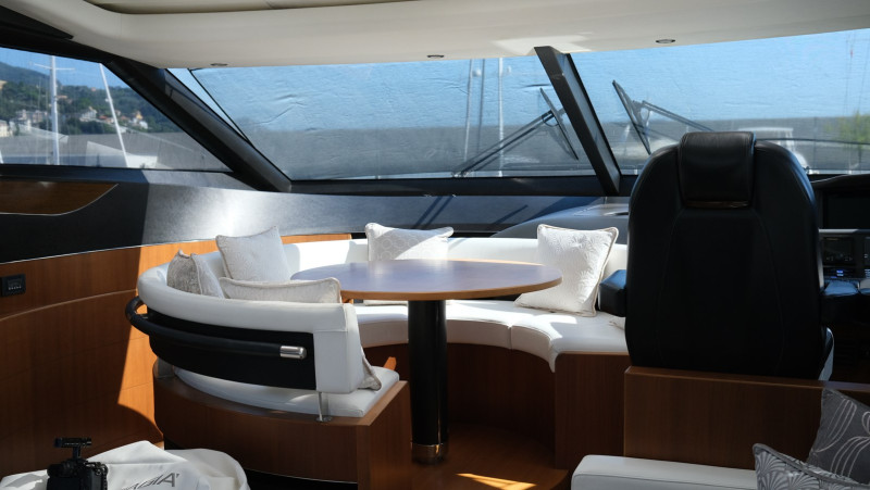 V72 2011 68' 0" PRINCESS YACHTS
