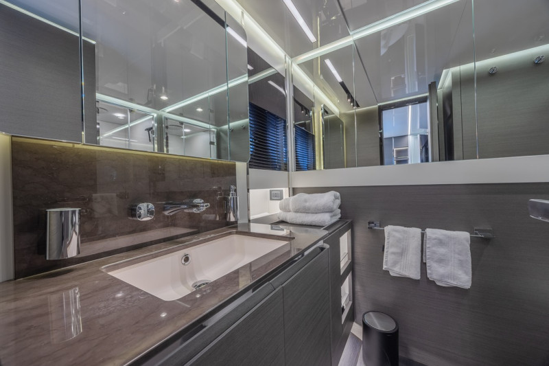 S8 2023 80' 0" AZIMUT YACHTS