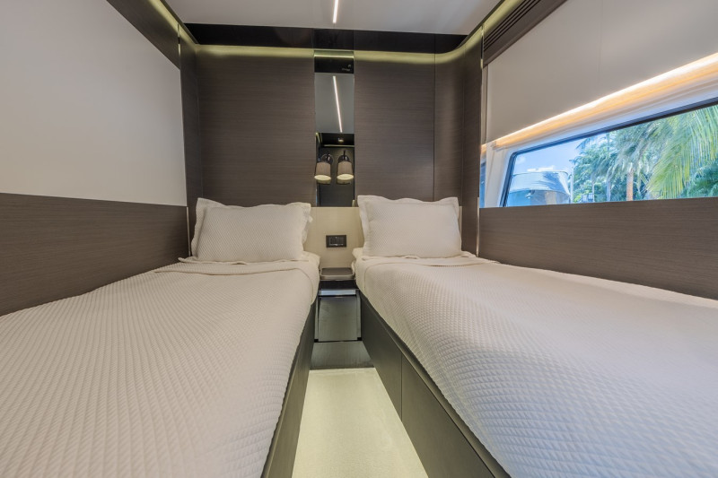 S8 2023 80' 0" AZIMUT YACHTS