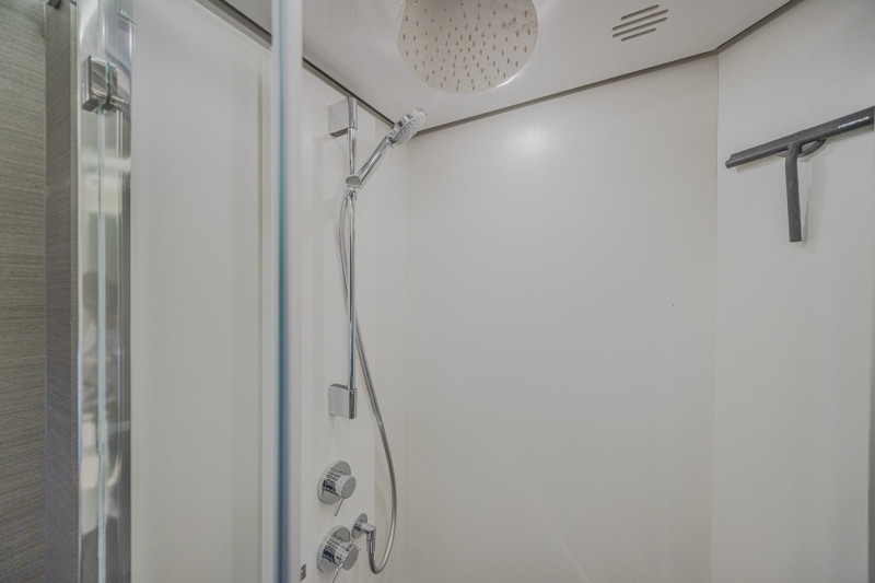 S8 2023 80' 0" AZIMUT YACHTS