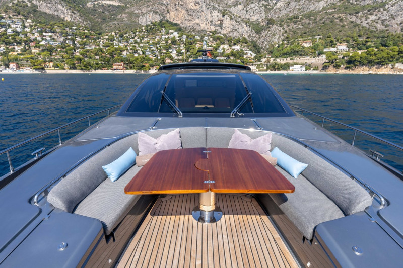 DOMINO 86 2010 86' 7" RIVA YACHT