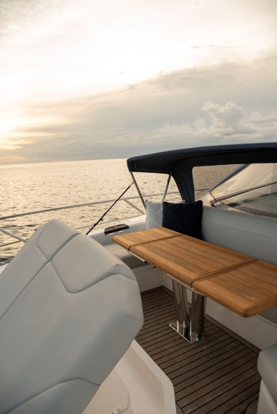 MANHATTAN 2022 69' 7" SUNSEEKER