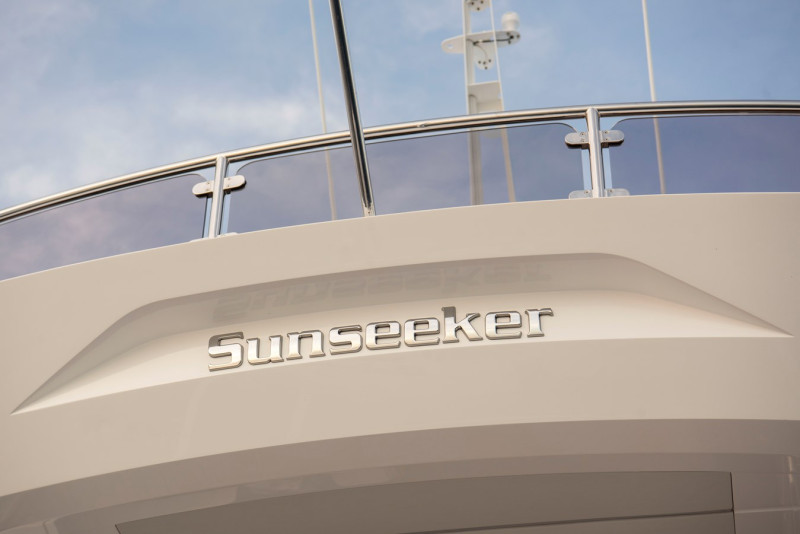 MANHATTAN 2022 69' 7" SUNSEEKER