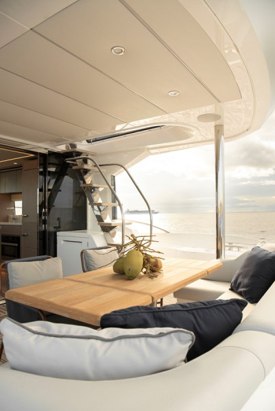 MANHATTAN 2022 69' 7" SUNSEEKER