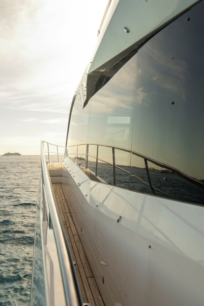 MANHATTAN 2022 69' 7" SUNSEEKER