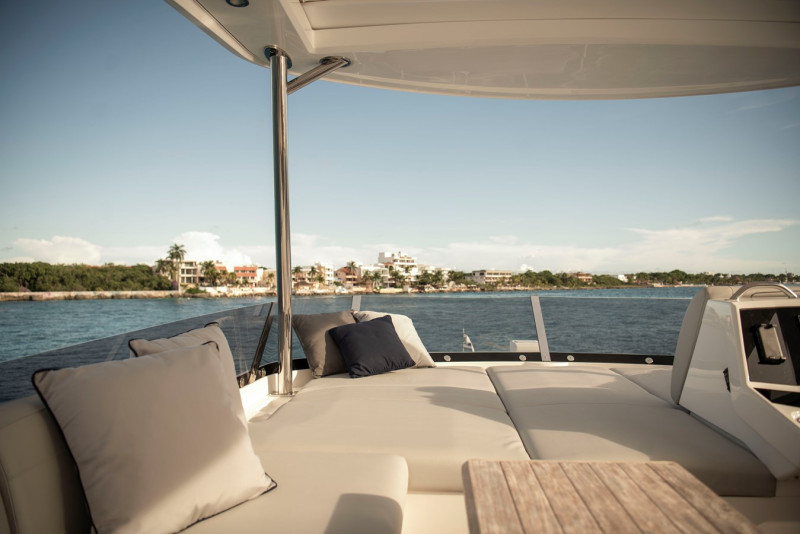 MANHATTAN 2022 69' 7" SUNSEEKER