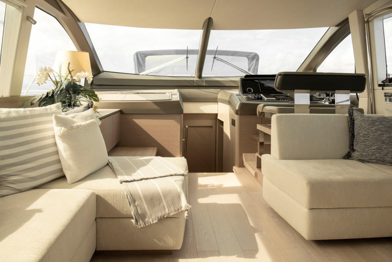 MANHATTAN 2022 69' 7" SUNSEEKER