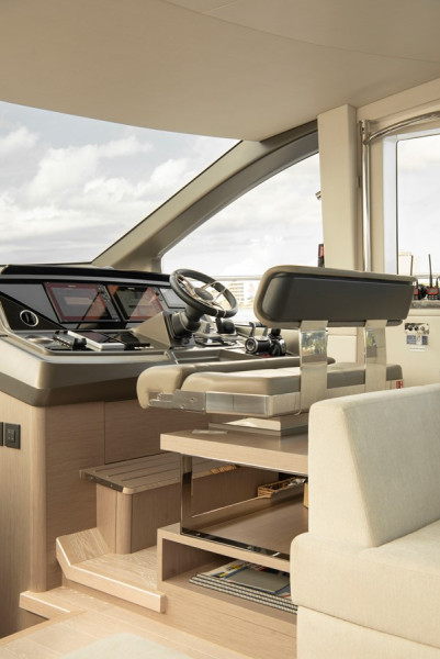 MANHATTAN 2022 69' 7" SUNSEEKER