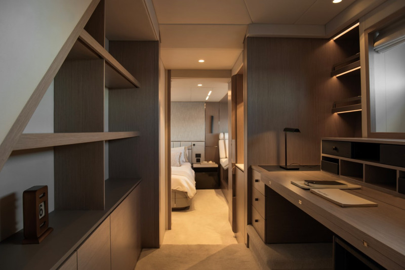 MANHATTAN 2022 69' 7" SUNSEEKER