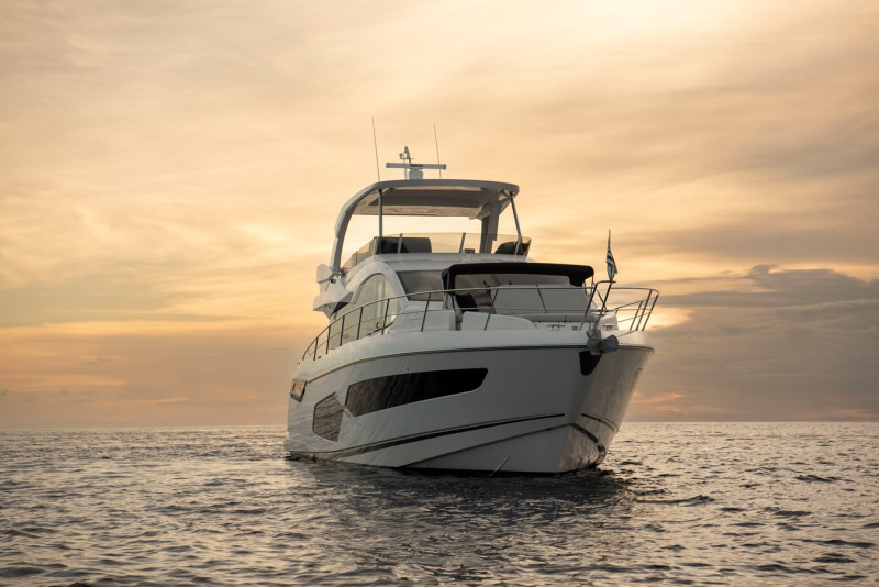 MANHATTAN 2022 69' 7" SUNSEEKER