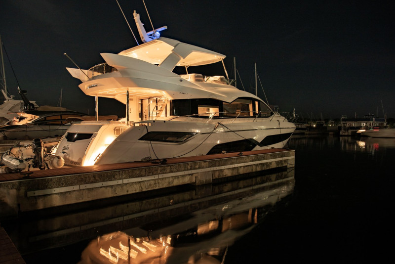 MANHATTAN 2022 69' 7" SUNSEEKER