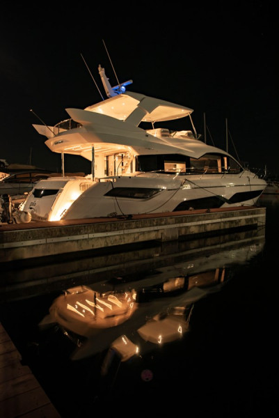 MANHATTAN 2022 69' 7" SUNSEEKER