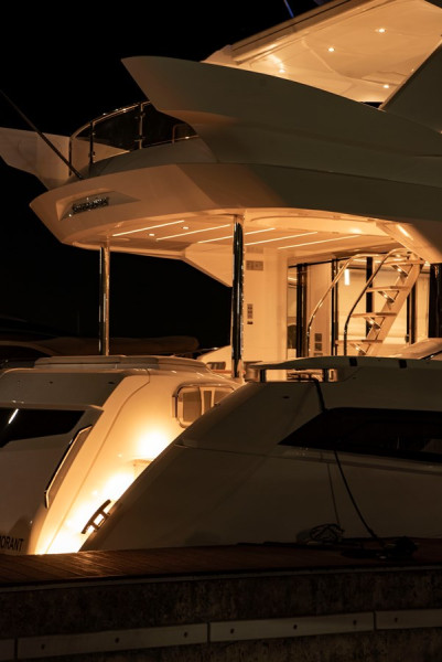 MANHATTAN 2022 69' 7" SUNSEEKER