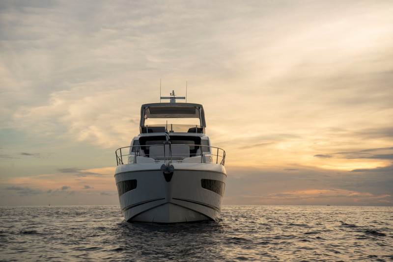 MANHATTAN 2022 69' 7" SUNSEEKER