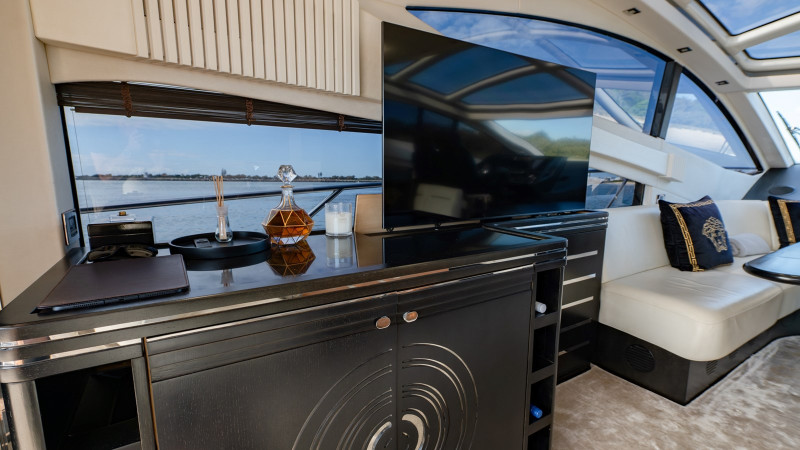 PREDATOR 68 2013 71' 2" SUNSEEKER